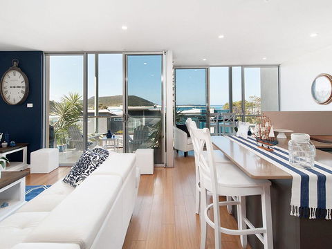 Blue View @ Fingal Bay - Australian Directory 1