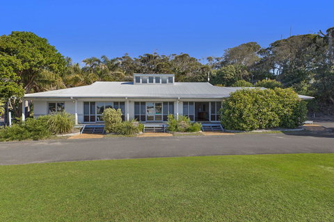 Blue Lagoon Beach Resort - Australian Directory 13