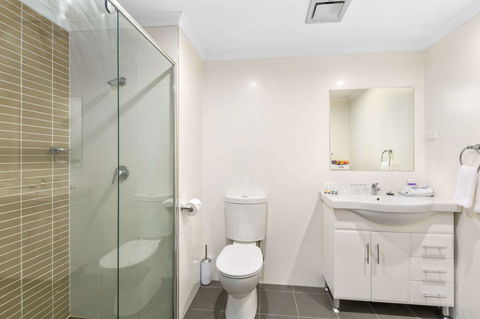 Quality Suites Pioneer Sands - Australian Directory 4