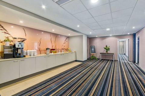 Quality Suites Pioneer Sands - Australian Directory 2