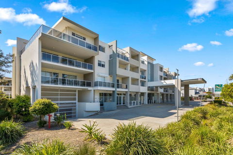 Quality Suites Pioneer Sands - Australian Directory 0