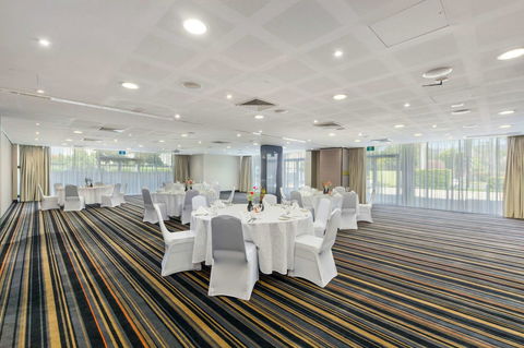 Quality Suites Pioneer Sands - Australian Directory 13
