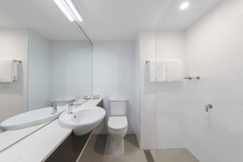 Travelodge Hotel Sydney Airport - Australian Directory 1
