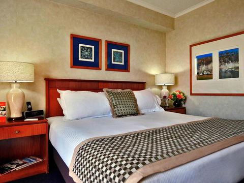 Novotel Sydney Brighton Beach - Australian Directory 38