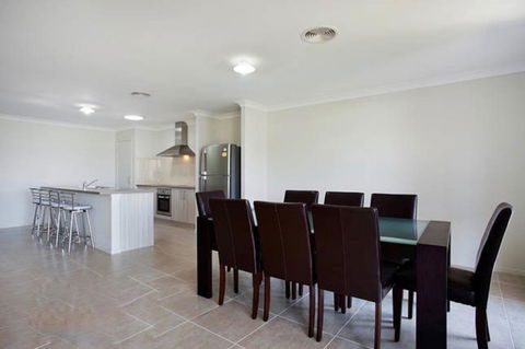 Jindabyne Executive - Australian Directory 3