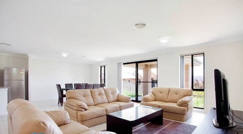 Jindabyne Executive - Australian Directory 5