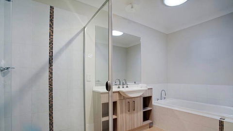 Jindabyne Executive - Australian Directory 7