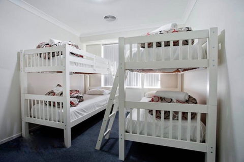 Jindabyne Executive - Australian Directory 6
