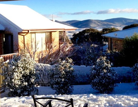 Jindabyne Executive - Australian Directory 10