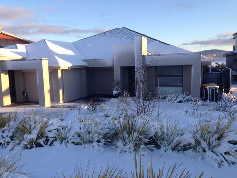 Jindabyne Executive - Australian Directory 0
