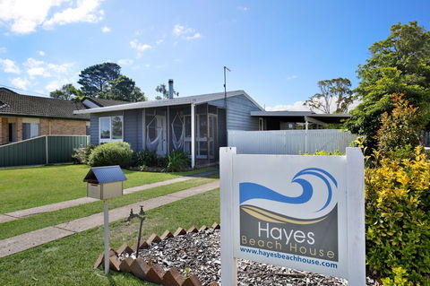 Hayes Beach House I Award Winner I 4 Mins To Beach - Australian Directory 22