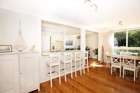 Hayes Beach House I Award Winner I 4 Mins To Beach - Australian Directory 11