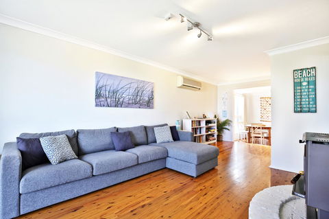 Hayes Beach House I Award Winner I 4 Mins To Beach - Australian Directory 9