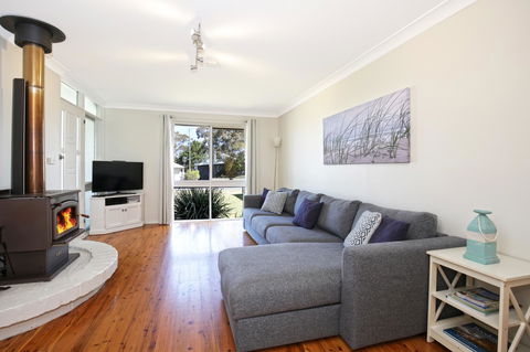 Hayes Beach House I Award Winner I 4 Mins To Beach - Australian Directory 2