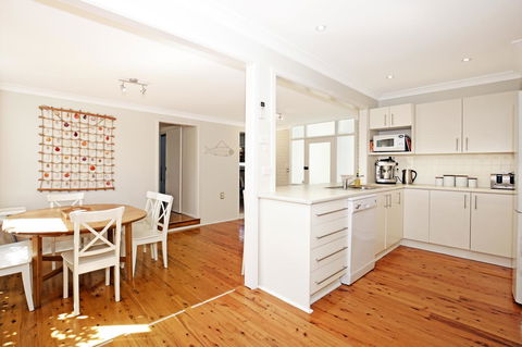 Hayes Beach House I Award Winner I 4 Mins To Beach - Australian Directory 5