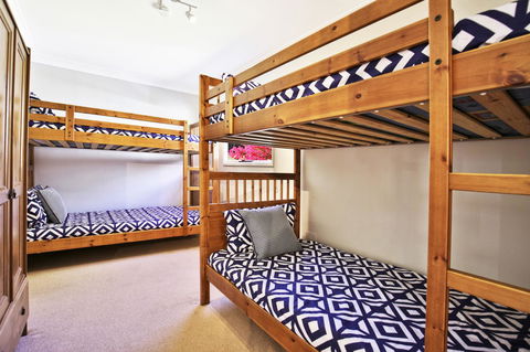 Hayes Beach House I Award Winner I 4 Mins To Beach - Australian Directory 10