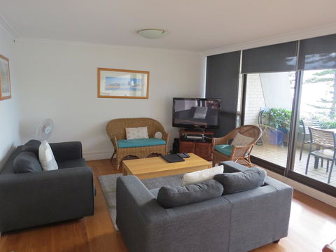 Manly Paradise Motel & Apartments - Australian Directory 25