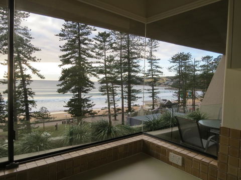 Manly Paradise Motel & Apartments - Australian Directory 36