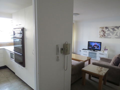 Manly Paradise Motel & Apartments - Australian Directory 44
