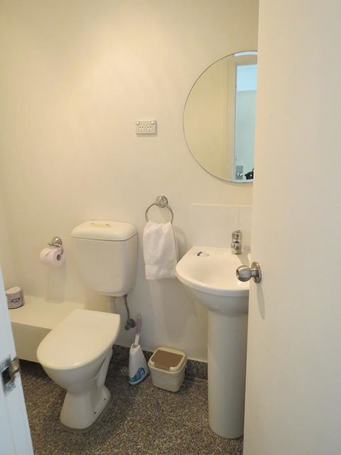 Manly Paradise Motel & Apartments - Australian Directory 30