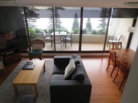 Manly Paradise Motel & Apartments - Australian Directory 27