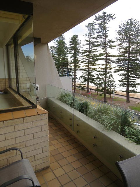 Manly Paradise Motel & Apartments - Australian Directory 40