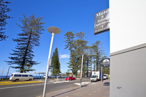 Manly Paradise Motel & Apartments - Australian Directory 18