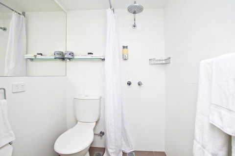 Manly Paradise Motel & Apartments - Australian Directory 9