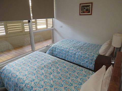 Manly Paradise Motel & Apartments - Australian Directory 32