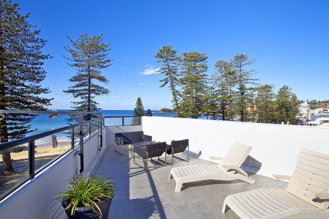 Manly Paradise Motel & Apartments - Australian Directory 17