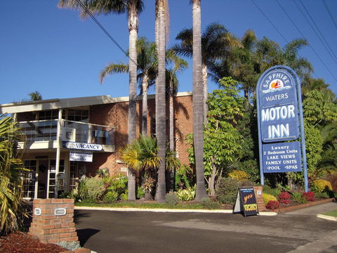 Sapphire Waters Motor Inn - Australian Directory 38