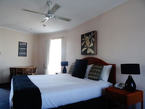 Sapphire Waters Motor Inn - Australian Directory 27