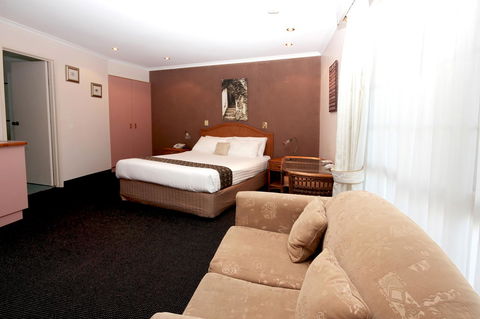 Sapphire Waters Motor Inn - Australian Directory 6