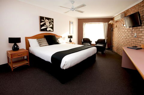Sapphire Waters Motor Inn - Australian Directory 20