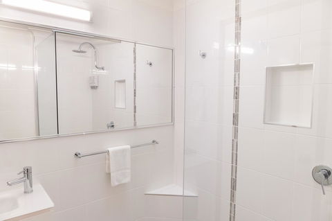 Sapphire Waters Motor Inn - Australian Directory 3