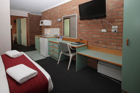 Sapphire Waters Motor Inn - Australian Directory 23