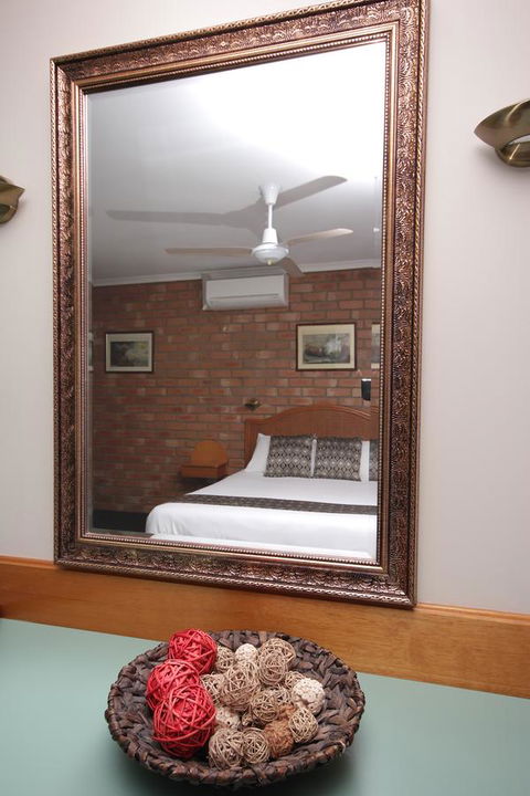 Sapphire Waters Motor Inn - Australian Directory 15