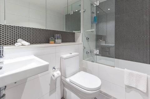 Two Bedders Apartment With Stunning Water View - Australian Directory 1