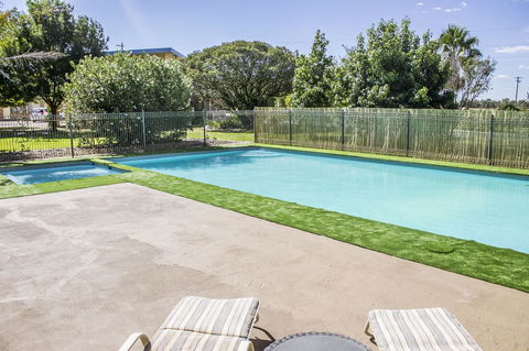 Allonville Gardens Motel - Australian Directory 9