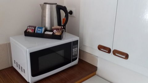 Allonville Gardens Motel - Australian Directory 6