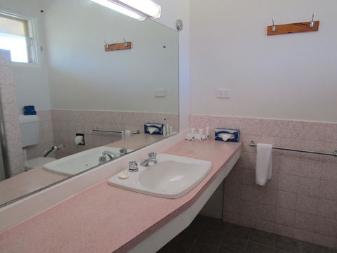 Allonville Gardens Motel - Australian Directory 29