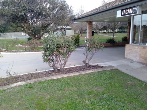 Allonville Gardens Motel - Australian Directory 1