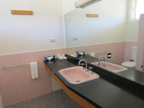 Allonville Gardens Motel - Australian Directory 18
