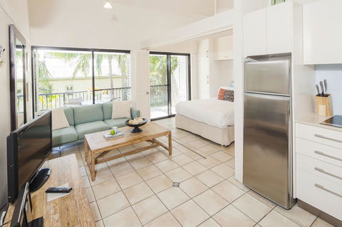 Julians Apartments - Australian Directory 30