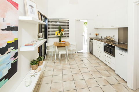 Julians Apartments - Australian Directory 14
