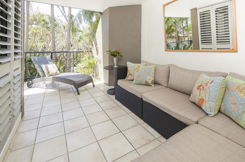 Julians Apartments - Australian Directory 33