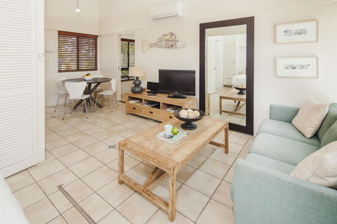 Julians Apartments - Australian Directory 17