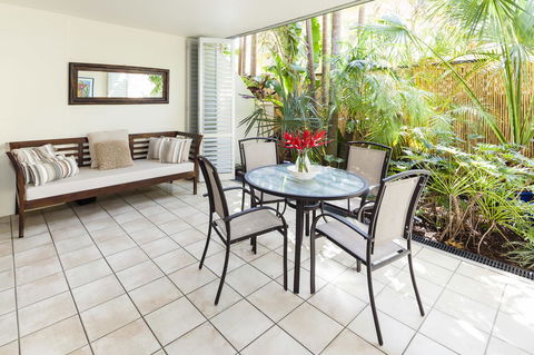 Julians Apartments - Australian Directory 28