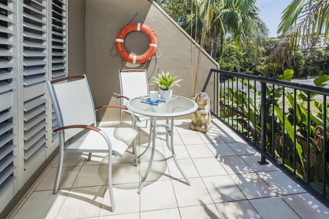 Julians Apartments - Australian Directory 16
