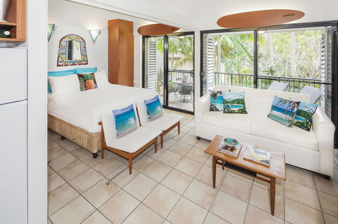 Julians Apartments - Australian Directory 32